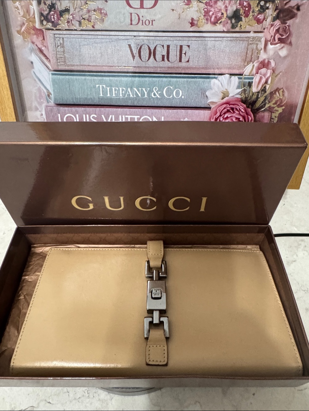 Gucci Jackie Beige Leather long Wallet with Silver-Tone piston lock in box - Picture 2 of 12